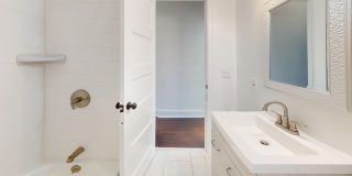 Four Bedroom 2,500 Square Foot House W/Back Patio, Multiple Kitchens/Laundry Facilities Gallery 22