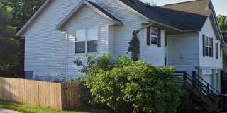 Spacious, corner lot 3-bedroom, 2-bath duplex in Iowa City Gallery 3