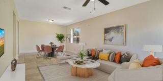 Renovated 2 bedroom 1 bath Pet Friendly Apt with Washer Dryer hook ups Gallery 1