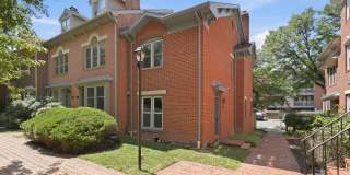 Lovely end-unit, steps from Braddock Rd Metro. Gallery 1