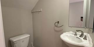 Beautiful Townhouse in NEW NORTH END Burlington 3BD/4BA Gallery 8