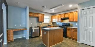 2-Story 3 Bedroom, 3 Bathroom Home with Solar Panels!!! Gallery 11
