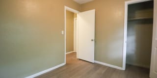 Midtown 3 Bedroom Gem! Available Mid/Late August Gallery 14