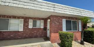 1 bedroom, 1 bathroom end unit condo beachside Gallery 15