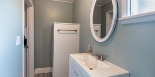 Cute Downtown 2 Bedroom House with Garage & Fenced Yard - Dogs Welcome Gallery 15