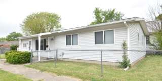 Mishawaka 3 bedroom ranch with large family room and fenced yard Gallery 1