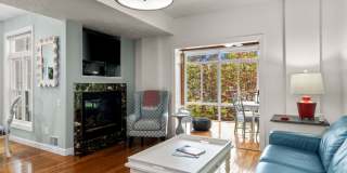 Furnished Pet-Friendly 30-Day Extended Stay Riverfront Condo Gallery 12