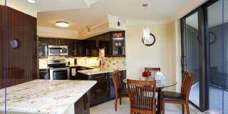 **PARK SHORE BEAUTY WALK TO VENETIAN VILLAGE ** ESPLANADE** NICE AMENITIES ** 2 BEDROOM CONDO ON THE BEACH ** Gallery 14