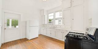 CHARMING 4-BEDROOM HISTORIC HOME IN TOBIN HILL Gallery 9