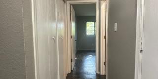 Beautiful 2 bedroom 1 bath 1 car garage Gallery 6