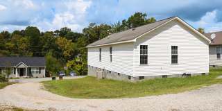 Charming 4 bedroom, 2 bathroom home in Greensboro w lake front views Gallery 4