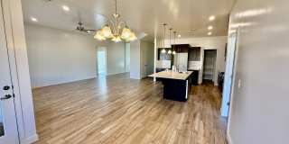 Beautiful 4-BR Home in Sunbrook Community Gallery 9
