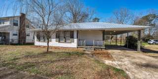 Spacious 4-Bedroom Beauty in Sylacauga – Huge Deck, Carport & Tons of Charm! Gallery 1