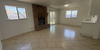 Large Living Area, rear yard has RV Access! Gallery 6