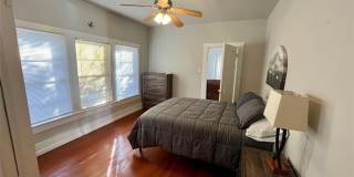 725 Peach Street Gallery 16