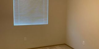 AVAILABLE NOW! Beautiful 3 bed/ 2 bath Single Family Home Gallery 5