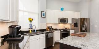 2113 W Washington Blvd Gallery 1