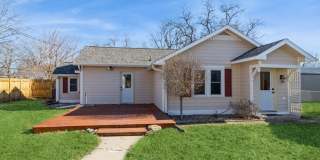 CHARMING RANCH!! 2 Bed, 1 Bath Home in Urbandale Gallery 1