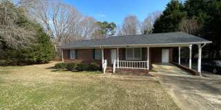 3 bedroom 1 bathroom house available.   Pet friendly! Gallery 1