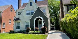 Stunning completely furnished and remodeled 3rd floor suite! Gallery 1