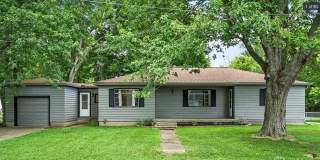 Charming 3 BR / 2 BA Single-Family Home in North Hampton – Water Included! Gallery 1