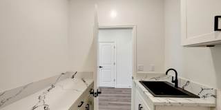 131 N Un St Gallery 10