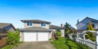 Cul‑de‑Sac Home Near Alderwood with Private Backyard Gallery 1