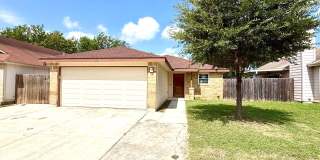 Charming 3-Bedroom Home with Fireplace, Garage & Covered Patio! Gallery 3