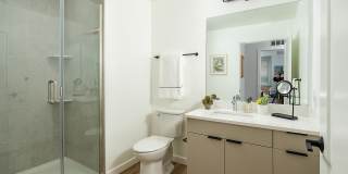 202 Queen Gallery 12