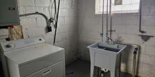 Gorgeous 3 BED 1 BATH - 1,200 Available Now!!! Gallery 12