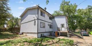 FOR RENT! Beautifully Remodeled 2 Bed/1 Bath Unit – Don’t Miss Out! Gallery 21