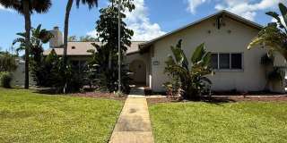 Pool home in Melbourne Beach Gallery 1
