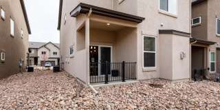 FULLY FURNISHED 3 Bed Luxury End Unit Townhome backs to Nature Gallery 32
