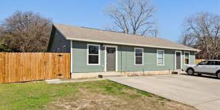 3 Bedroom Duplex with fenced private yard! 3 Bedroom Duplex with fenced private yard! Gallery 1
