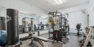 1242 S Barrington Ave Gallery 21