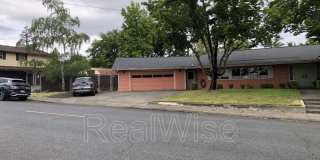 710 NW Midland Ave Gallery 5