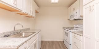 Highland Creek Apartment Homes Gallery 14