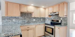 2 Bed + Den/Office 2 Bath Ground level Condo Gallery 1