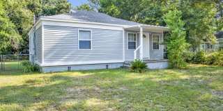 Cozy Furnished Cottage close to NAS and Downtown Pensacola Gallery 1