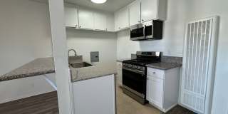 15925 Victory Blvd. Gallery 13