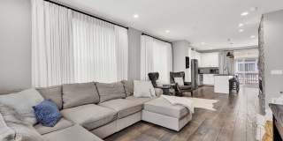 809 Lee Street Gallery 4