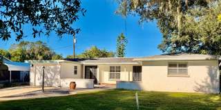 Cottage near Bee Ridge Rd Gallery 1