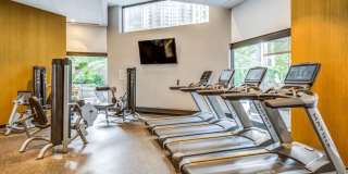 58 W Superior St Gallery 8