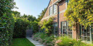 560 South Bronson Avenue Gallery 1