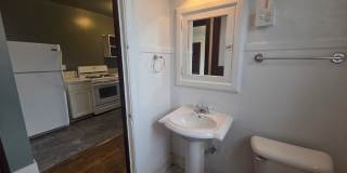 2 Bedroom, 1 Bathroom in Historical Woodland Avenue building! Gallery 31
