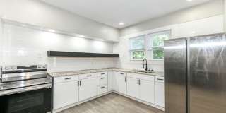 Three Bedroom Duplex Located Near Meridian St and 30th Street Gallery 1