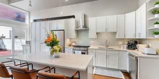 1527 W Pearson Street Gallery 3