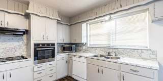 Centrally Located 3 bedroom 2 bathroom house! Gallery 15