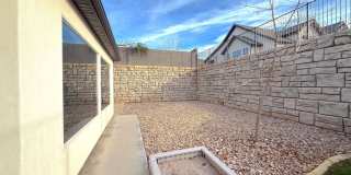 60 740 North Gallery 27