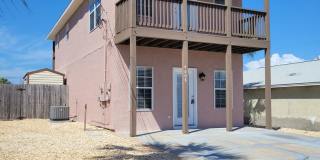 Walking Distance to the Beach! 2 Story Home 3 bedroom 2.5 Bath Gallery 1